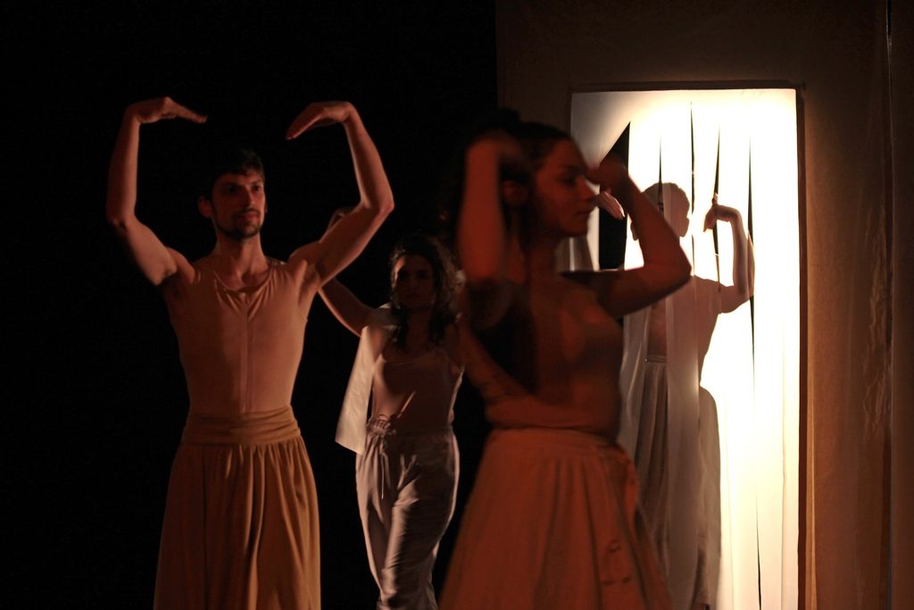 Mise en scène de Marguerite Bordat et Pierre Meunier avec les étudiants de la 77ème promotion. 
Conception costume: Estelle Boul & Cécile Laborda. 
Photo: David Aménian 