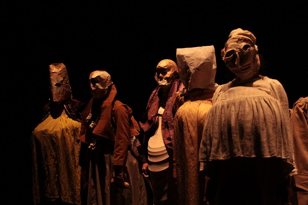 Mise en scène de Marguerite Bordat et Pierre Meunier avec les étudiants de la 77ème promotion. 
Conception costume: Estelle Boul & Cécile Laborda. 
Photo: David Aménian 