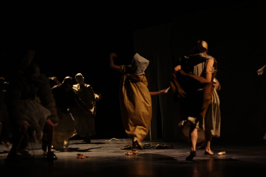 Mise en scène de Marguerite Bordat et Pierre Meunier avec les étudiants de la 77ème promotion. 
Conception costume: Estelle Boul & Cécile Laborda. 
Photo: Sandrine Sitter 